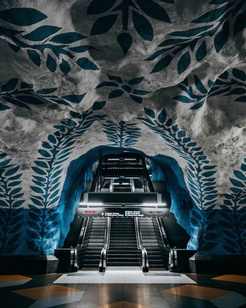 The Pitfalls of Close Ties: Examining the Nexus Between Central Banks and Rating&nbsp;Agencies